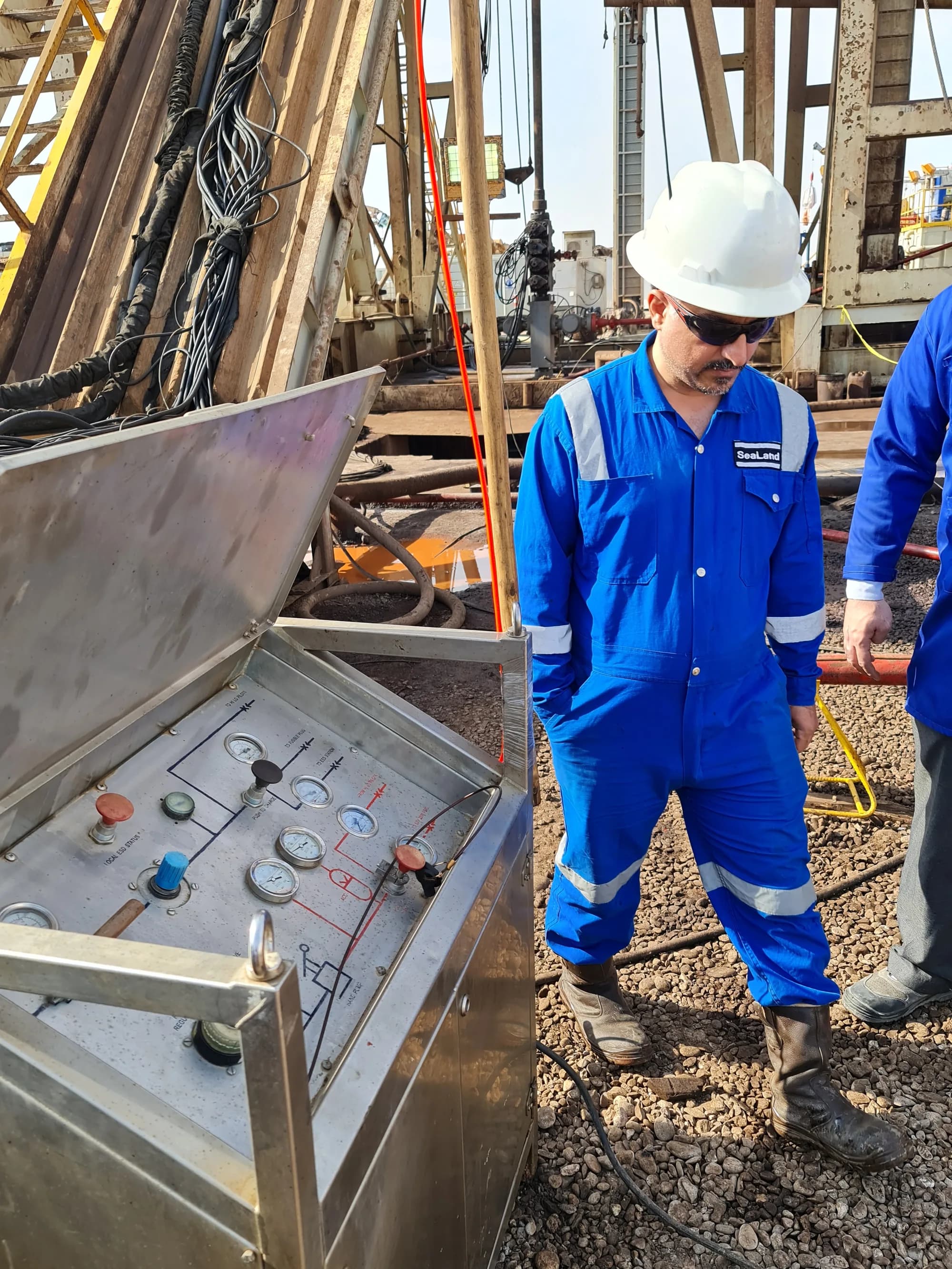 SeaLand well testing equipment on site