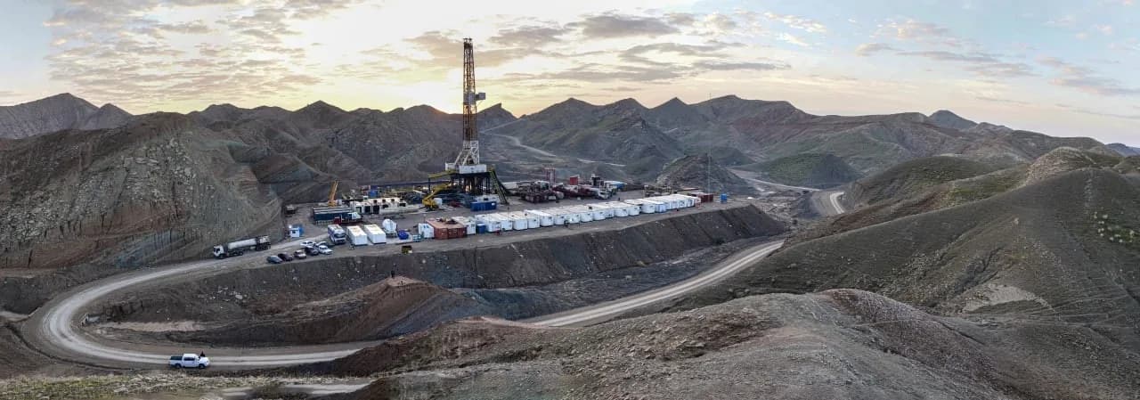 Access road construction to a well location