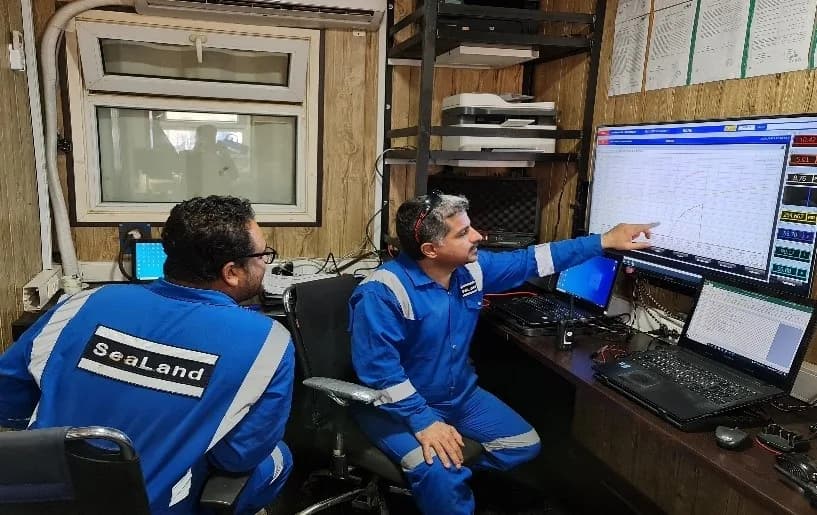 SeaLand engineers in a data acquisition cabin